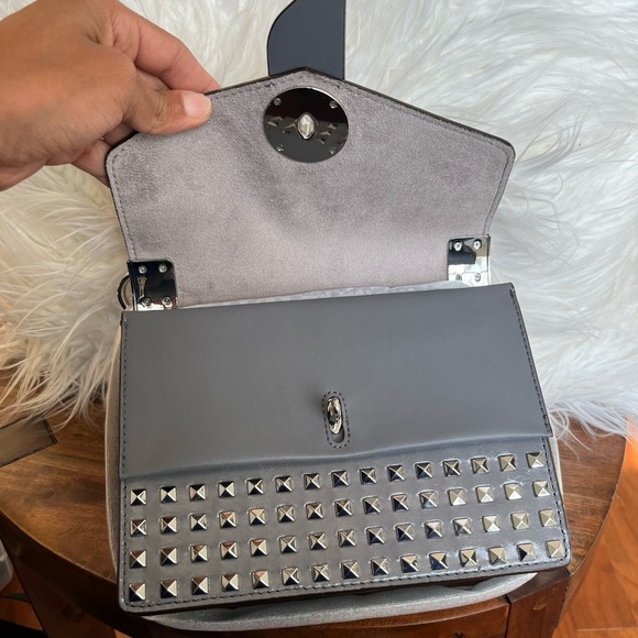 MICHAEL MICHAEL KORS
Greenwich Small Studded Metallic Logo Grey Crossbody Bag - Picture 12 of 16